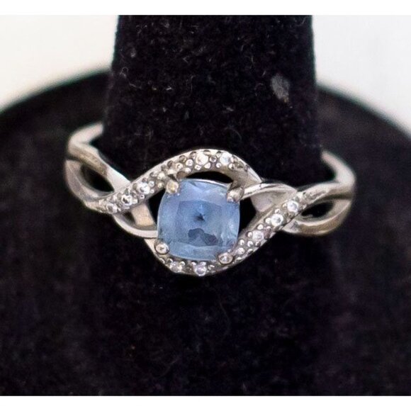 Size 8, Sterling Vintage Blue Faux Diamond Elegant Ring - A23 - Picture 1 of 3